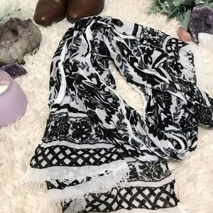 Vera Bradley Julep Tulip Black Scarf